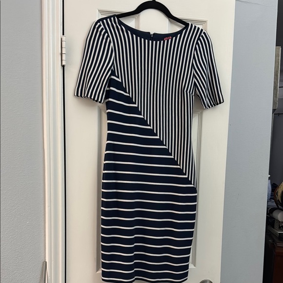 Size 2 Antonio Melani Navy and White Striped Bodycon style - Picture 1 of 4